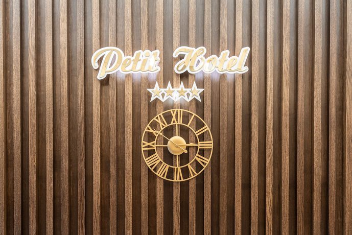 Imagen de los interiores del Hotel PETIT HOTEL, Prato. Foto 19