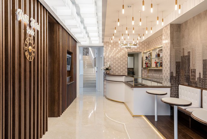 Imagen de los interiores del Hotel PETIT HOTEL, Prato. Foto 20