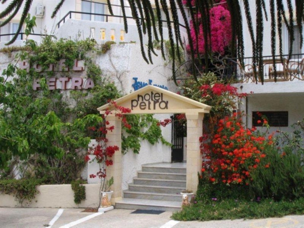 Imagen general del Hotel PETRA, Agia Galini. Foto 2
