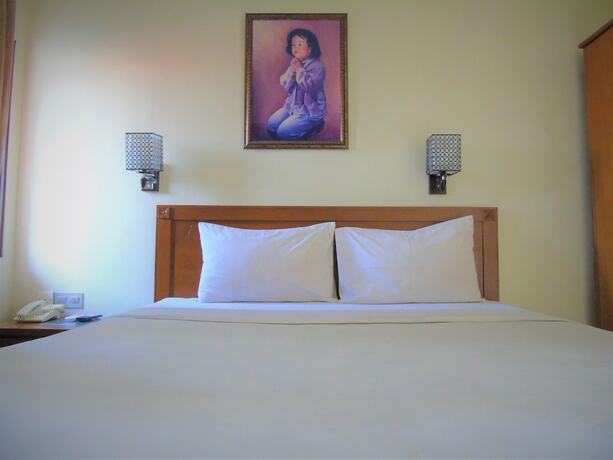 Imagen de la habitación del Hotel PIA Cirebon. Foto 16