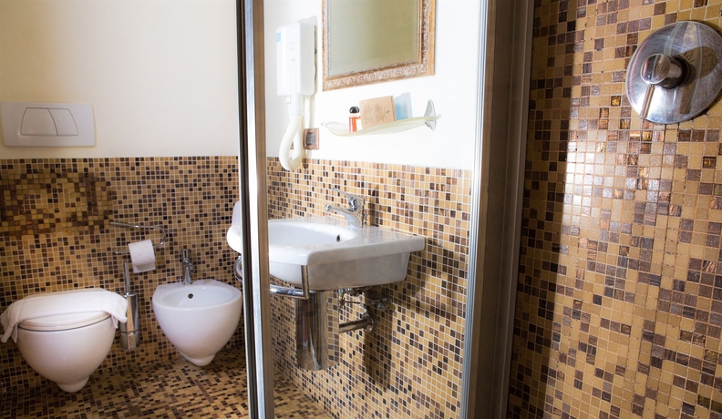 Imagen de la habitación del Hotel PIAVE. Foto 4