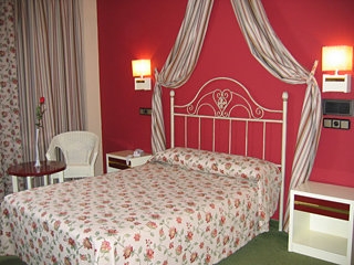 Imagen de la habitación del Hotel PICASSO, El Viso del Alcor. Foto 4