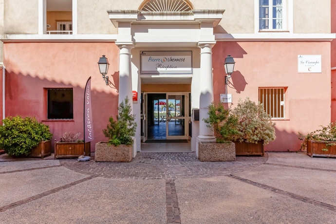 Imagen general del Hotel PIERRE ET VACANCES LES RIVAGES DE COUDOULIERE. Foto 2