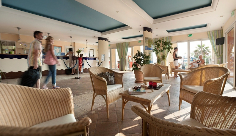 Imagen de los interiores del Hotel PIERRE ET VACANCES LES RIVAGES DE COUDOULIERE. Foto 12
