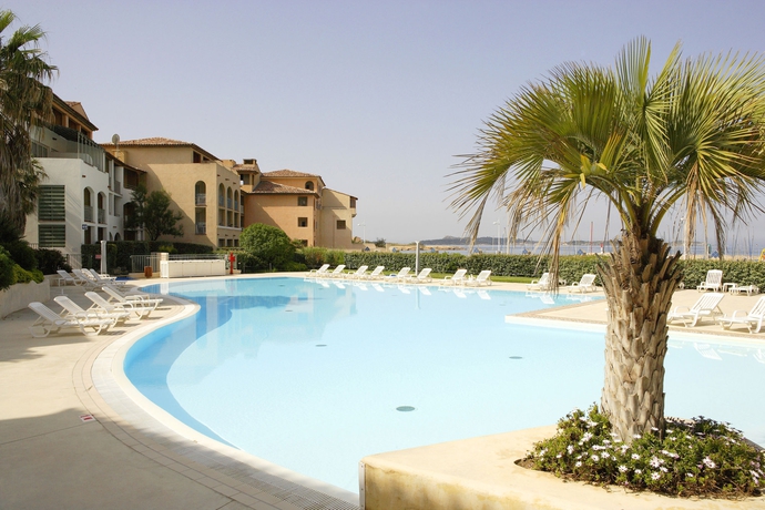 Imagen de la piscina del Hotel PIERRE ET VACANCES LES RIVAGES DE COUDOULIERE. Foto 16