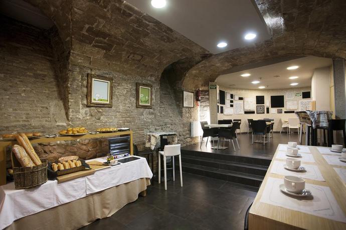 Imagen del bar/restaurante del Hotel PILAR PLAZA. Foto 4