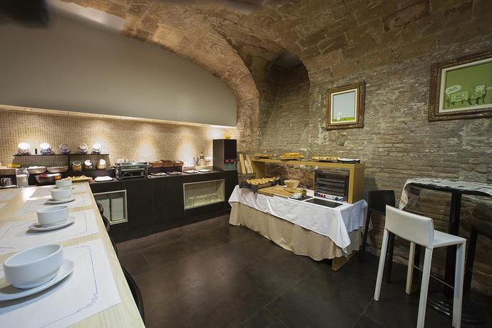 Imagen del bar/restaurante del Hotel PILAR PLAZA. Foto 5