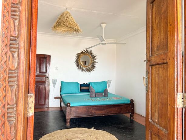 Imagen de la habitación del Hotel PILI PILI UHURU. Foto 16