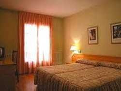 Imagen de la habitación del Hotel PINARES DE URBION. Foto 6