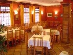Imagen del bar/restaurante del Hotel PINARES DE URBION. Foto 3
