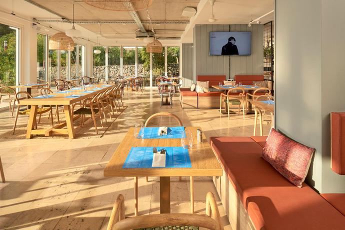 Imagen del bar/restaurante del Hotel PLACES Hvar By Valamar. Foto 7