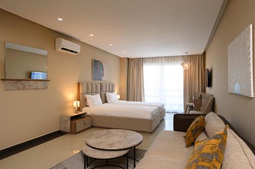 Imagen general del Hotel PLAYA DEL PACHA Suites. Foto 2