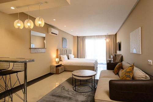 Imagen general del Hotel PLAYA DEL PACHA Suites. Foto 3