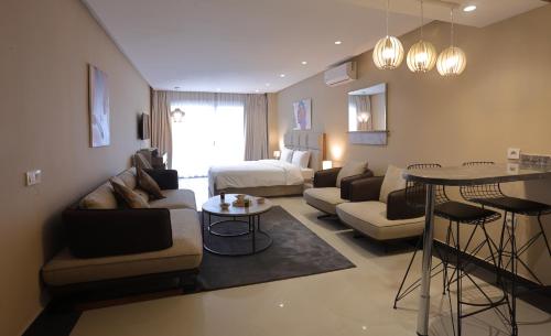 Imagen general del Hotel PLAYA DEL PACHA Suites. Foto 8