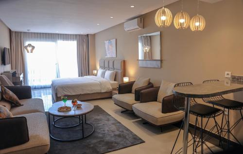 Imagen general del Hotel PLAYA DEL PACHA Suites. Foto 12