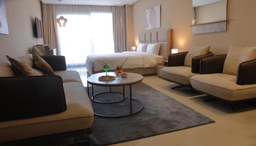 Imagen general del Hotel PLAYA DEL PACHA Suites. Foto 13