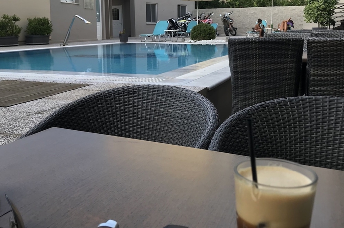 Imagen de la piscina del Hotel PLAZA HOTEL NAFPAKTOS. Foto 19