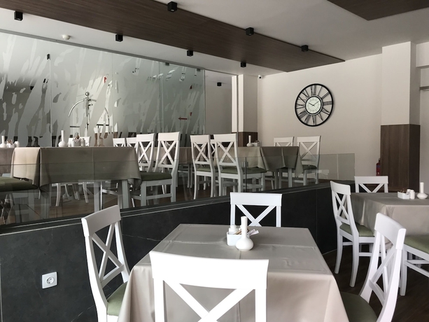 Imagen del bar/restaurante del Hotel PLAZA HOTEL NAFPAKTOS. Foto 3