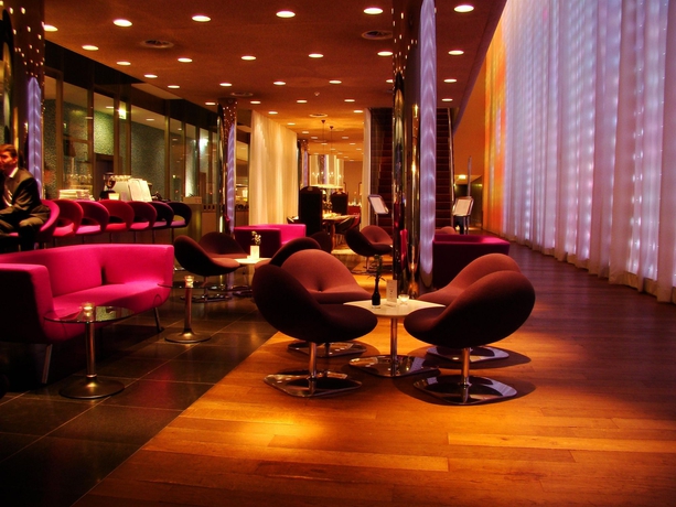 Imagen del bar/restaurante del Hotel PLAZA Premium Grand Winston. Foto 1