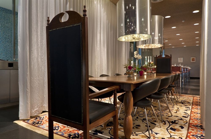 Imagen del bar/restaurante del Hotel PLAZA Premium Grand Winston. Foto 2