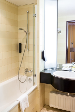 Imagen de la habitación del Hotel PLAZA Premium Köln. Foto 5