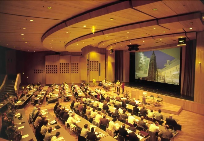 Imagen de los interiores del Hotel PLAZA Premium Parkhotel Neu-Ulm. Foto 16