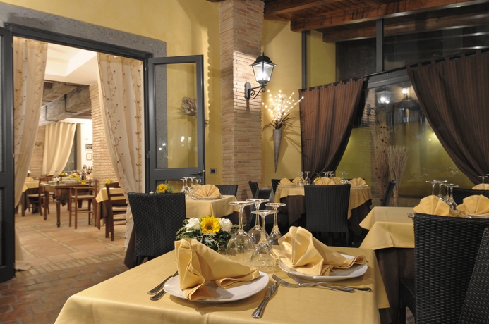 Imagen del bar/restaurante del Hotel POGGIO REGILLO. Foto 9