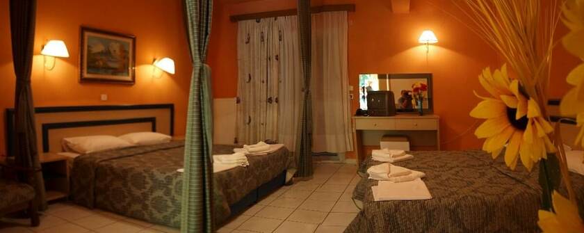 Imagen general del Hotel POLYCHRONO BEACH HOTEL. Foto 8