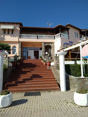Imagen general del Hotel POLYCHRONO BEACH HOTEL. Foto 9