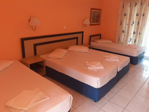 Imagen general del Hotel POLYCHRONO BEACH HOTEL. Foto 10
