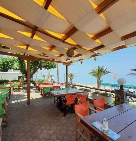 Imagen general del Hotel POLYCHRONO BEACH HOTEL. Foto 15