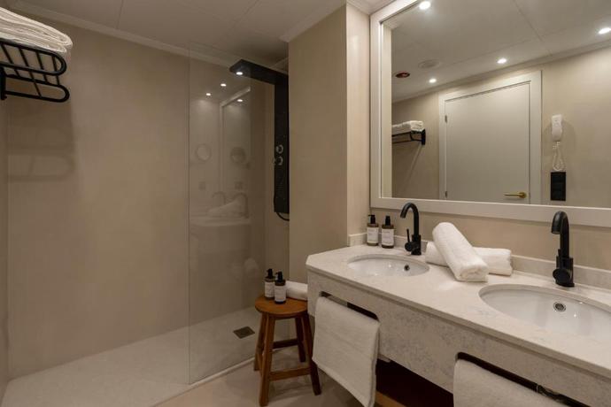 Imagen de la habitación del Hotel PONTIANA Thalasso. Foto 4