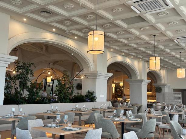 Imagen del bar/restaurante del Hotel PONTIANA Thalasso. Foto 2