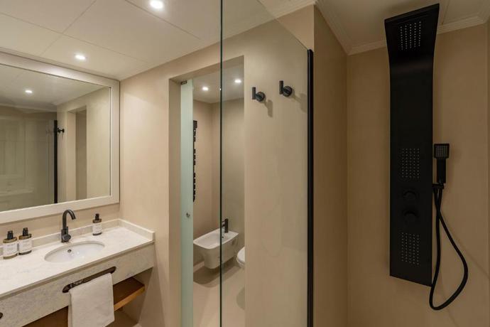 Imagen de la habitación del Hotel PONTIANA Thalasso. Foto 6