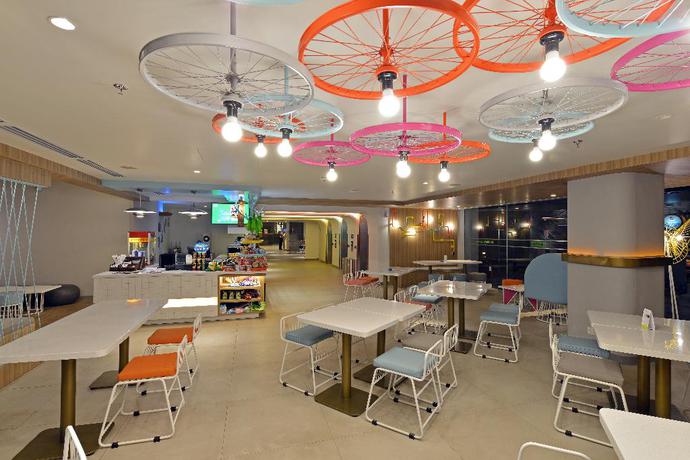 Imagen del bar/restaurante del Hotel POP! Hotel Solo. Foto 5