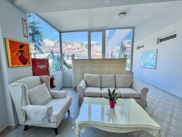 Imagen de los interiores del Hotel PORTO EDA. Foto 19
