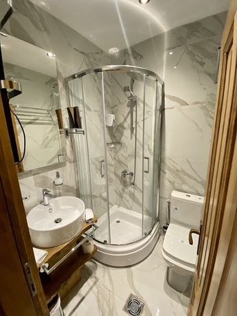 Imagen de la habitación del Hotel PORTO TARA. Foto 17