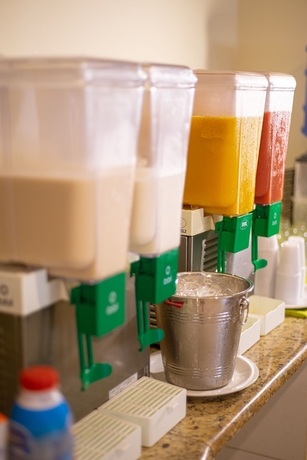 Imagen del bar/restaurante del Hotel PORTOBELLO PARK. Foto 4