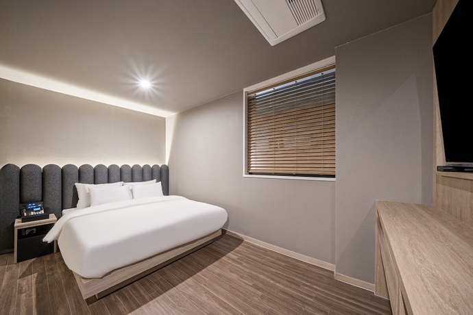 Imagen de la habitación del Hotel POVERTA STAY HOTEL. Foto 16