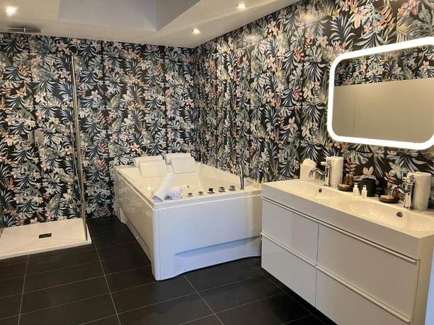 Imagen de la habitación del Hotel POZZO DI BORGO. Foto 4