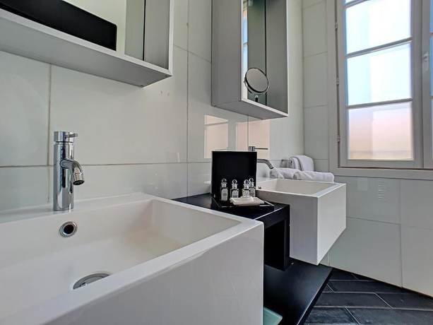 Imagen de la habitación del Hotel POZZO DI BORGO. Foto 17