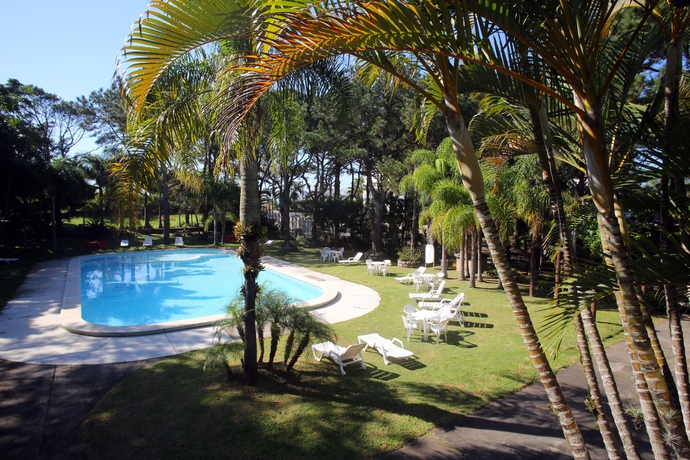 Imagen de la piscina del Hotel PRAIA MOLE HOTEL. Foto 5