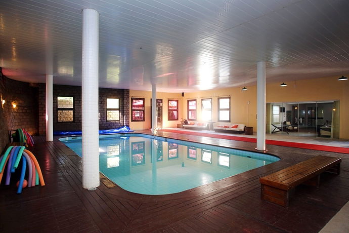 Imagen de la piscina del Hotel PRAIA MOLE HOTEL. Foto 6