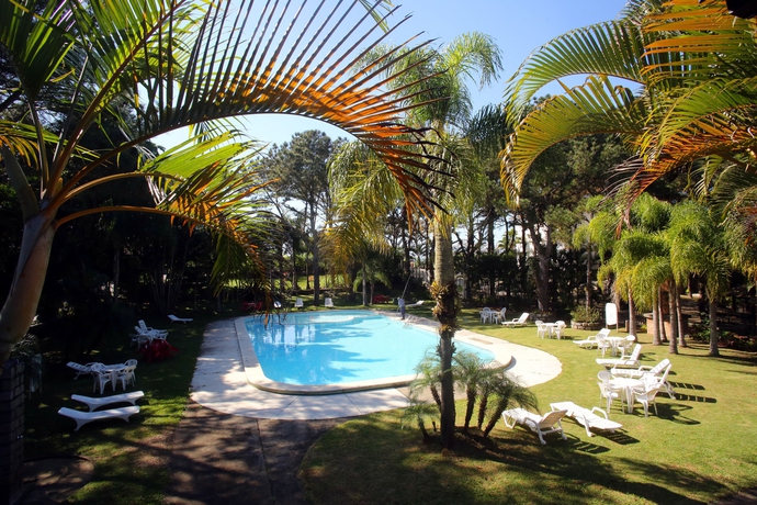 Imagen de la piscina del Hotel PRAIA MOLE HOTEL. Foto 7