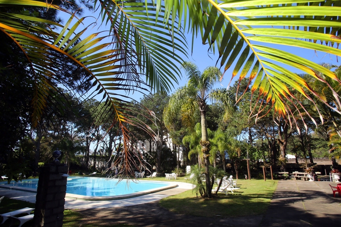 Imagen de la piscina del Hotel PRAIA MOLE HOTEL. Foto 15