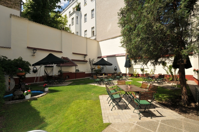 Imagen de los exteriores del Hotel PRATERSTERN. Foto 14