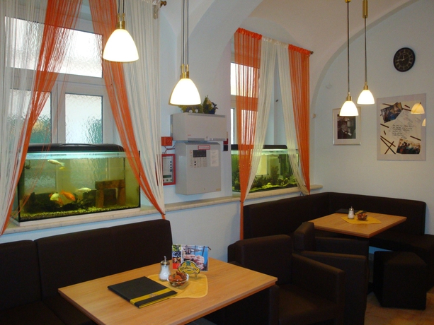 Imagen del bar/restaurante del Hotel PRATERSTERN. Foto 3