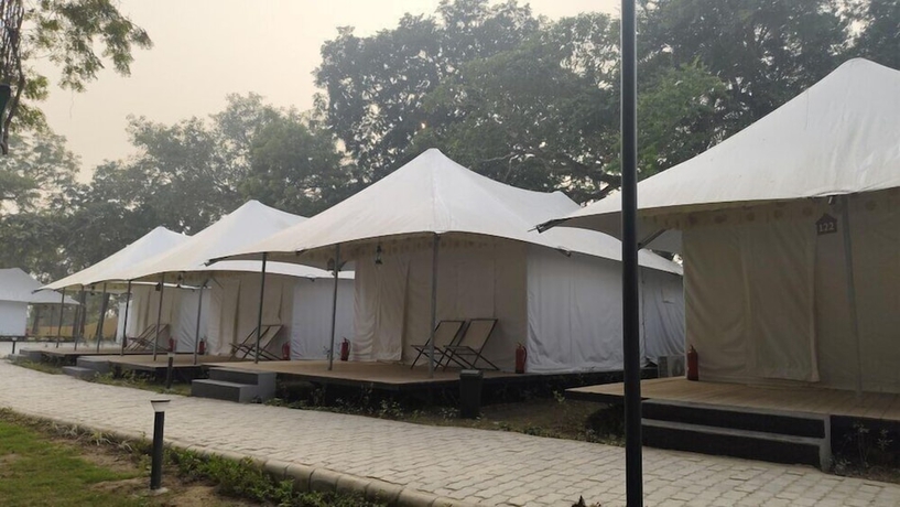Imagen de los interiores del Hotel PRAVEG TENT CITY AYODHYA BRAHMAKUND. Foto 2