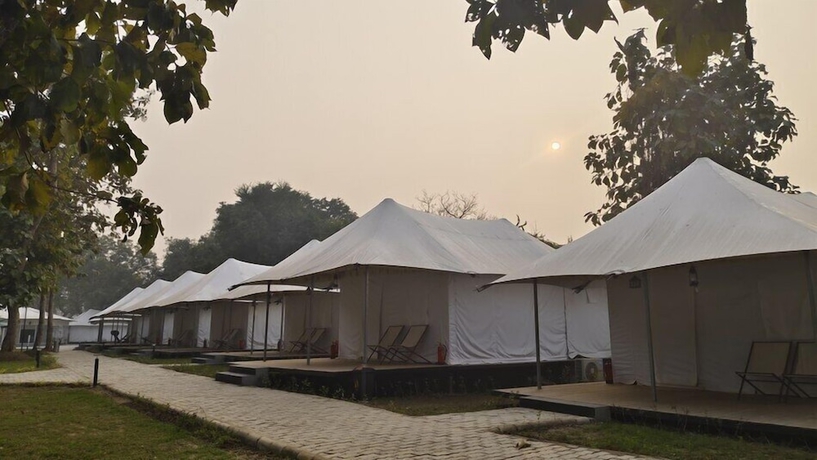 Imagen de los interiores del Hotel PRAVEG TENT CITY AYODHYA BRAHMAKUND. Foto 11