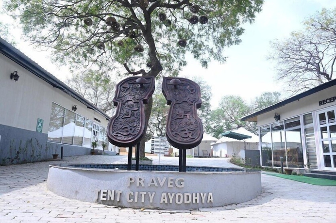 Imagen de los interiores del Hotel PRAVEG TENT CITY AYODHYA BRAHMAKUND. Foto 12